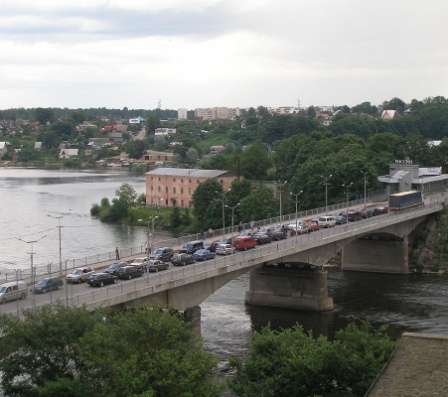Петербуржцам рекомендовали в праздники идти в Эстонию пешком
